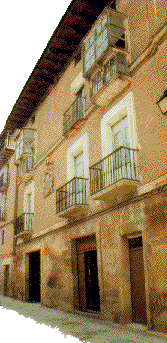 Casa de los Zenzano con su escudo. En 1753 vivía en esta casa D. José de Zenzano.