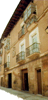 Casa de los Zenzano con su escudo. En 1753 viva en esta casa D. Jos de Zenzano.